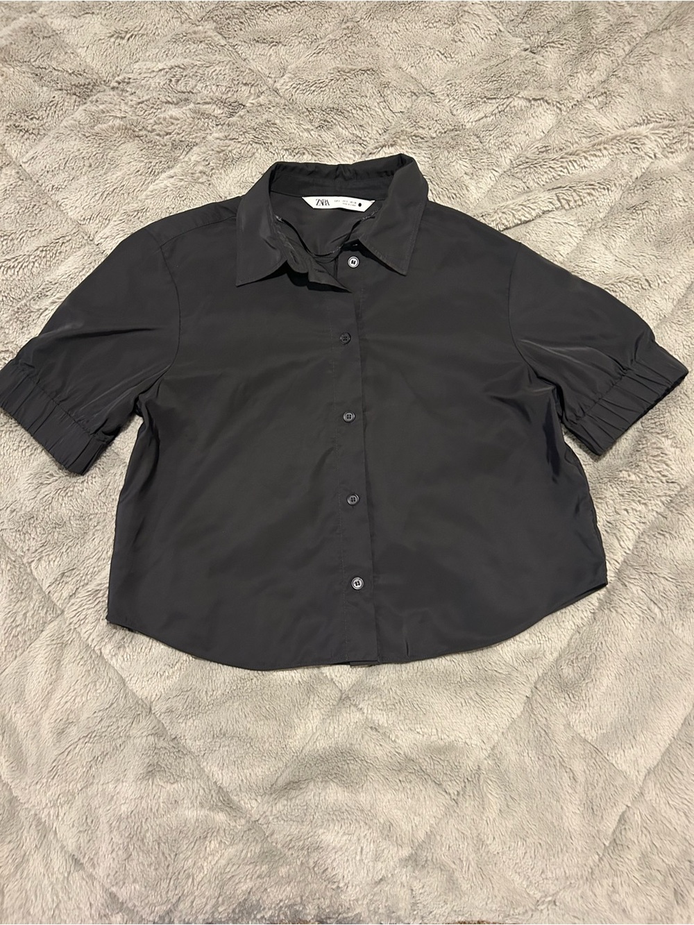 Zara Black Short-Sleeve Cropped Button-Down Shirt